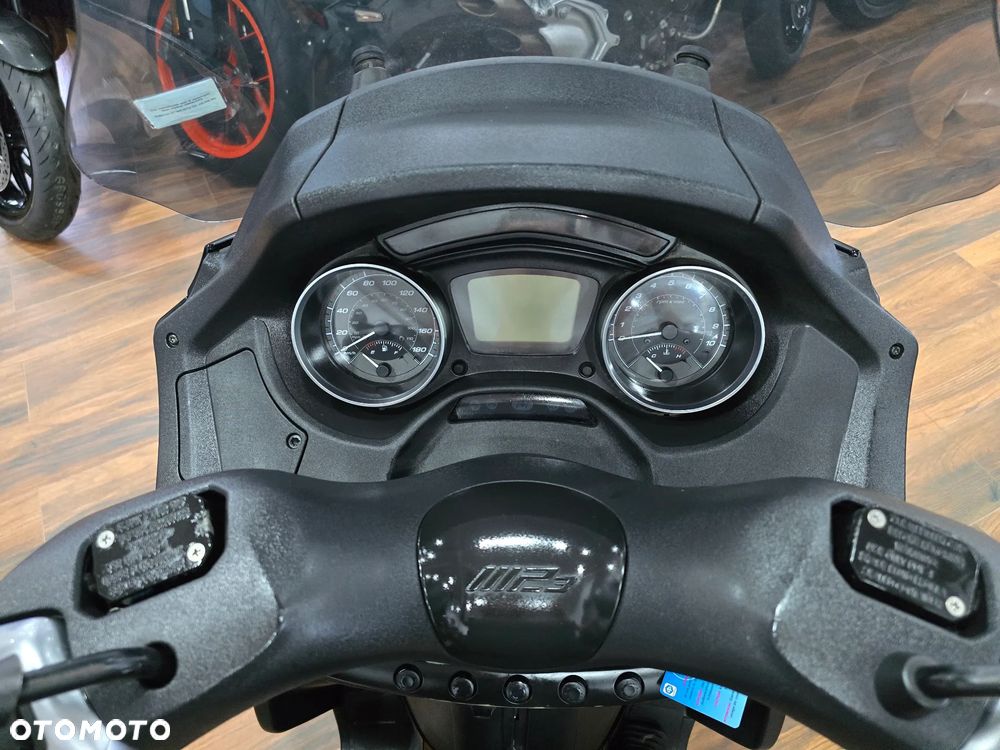Piaggio MP-3 - 3