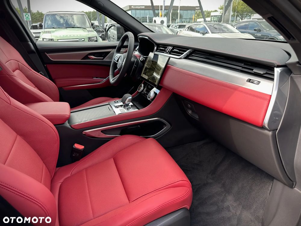 Jaguar F-Pace - 8