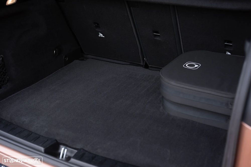 Mercedes-Benz GLA 250 e AMG Line - 18