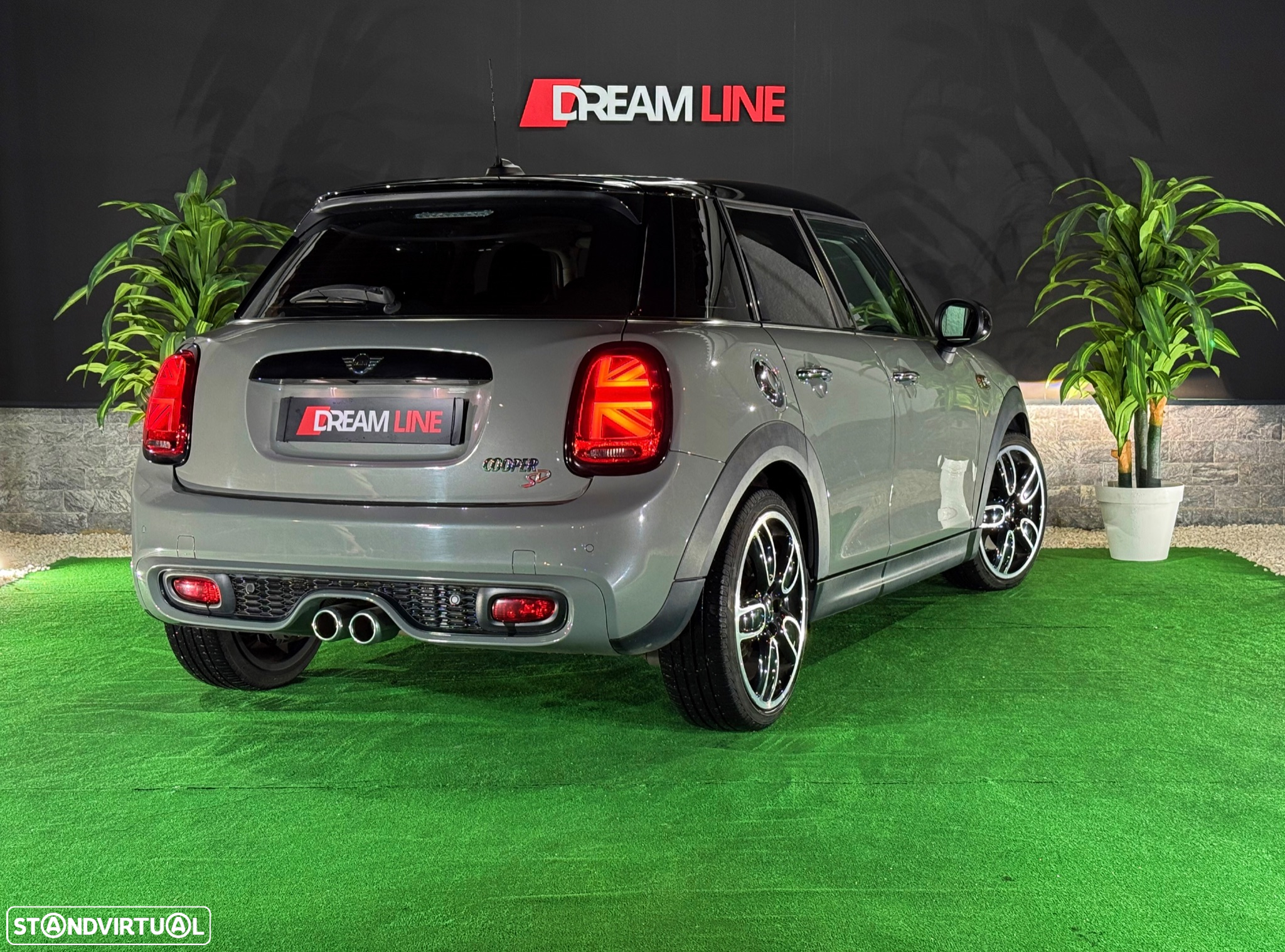 MINI 5 Portas Cooper SD Auto Desportiva - 13