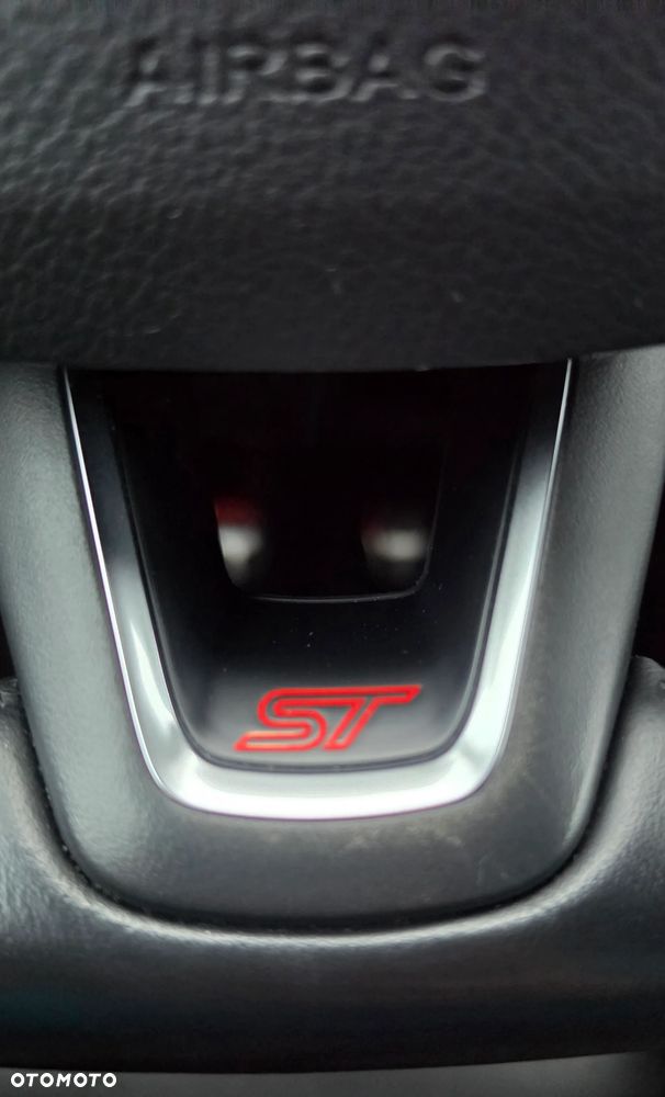 Ford Focus 2.0 TDCi ST - 19