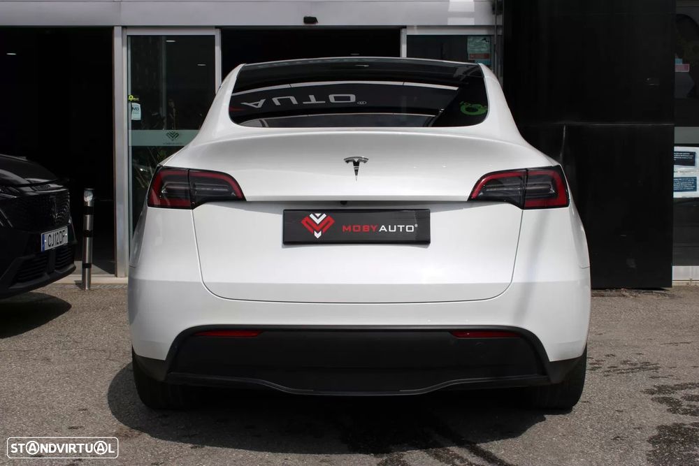 Tesla Model Y Standard — fotografia 8