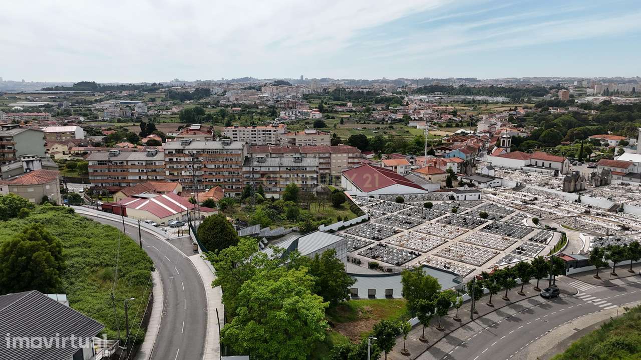 Prédio com armazém em Fânzeres - Grande imagem: 3/6