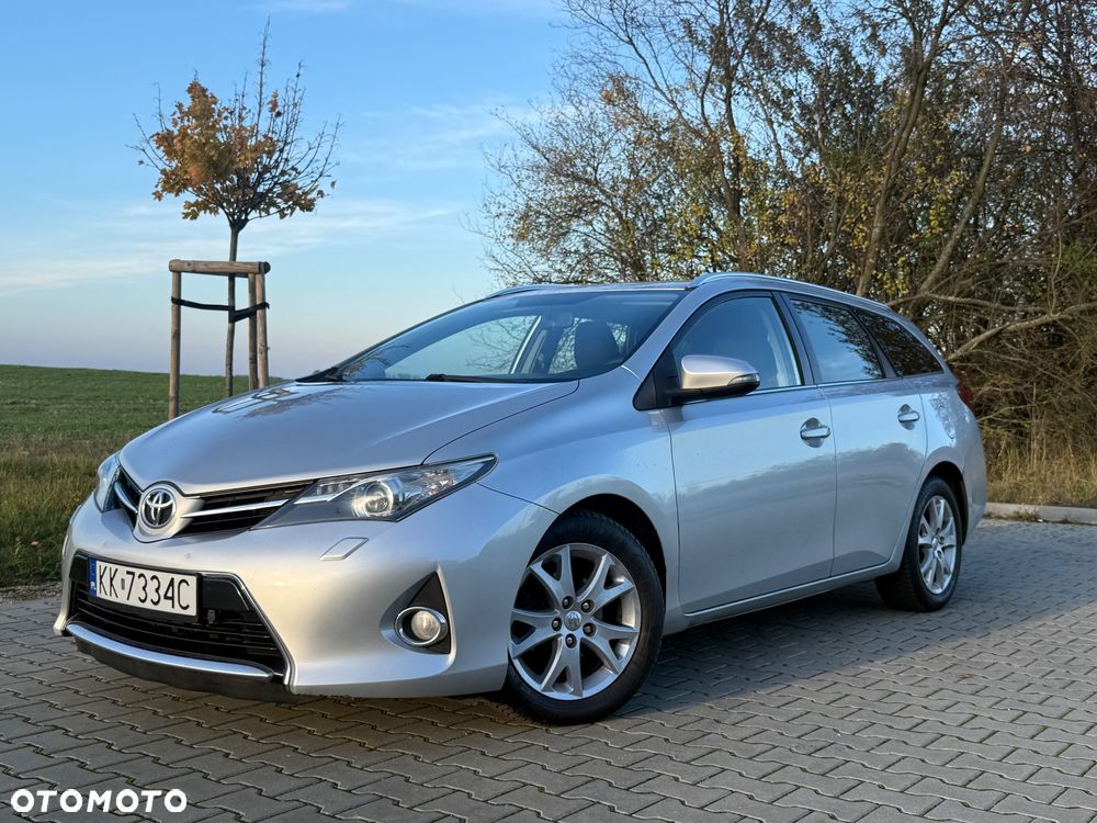 Toyota Auris 1.4 D-4D Premium - 1