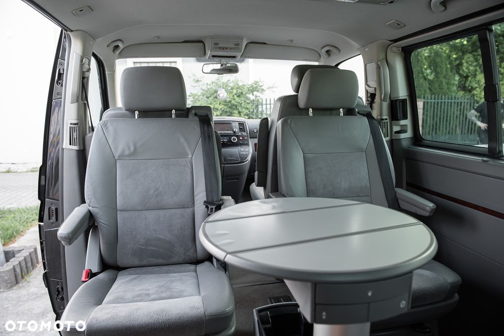 Volkswagen Multivan - 20