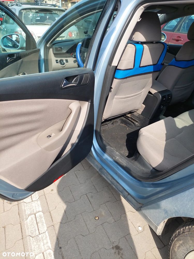 Volkswagen Passat - 2
