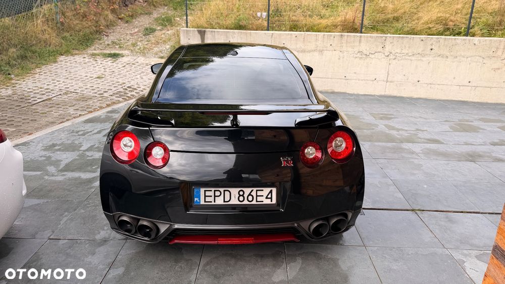 Nissan GT-R - 5