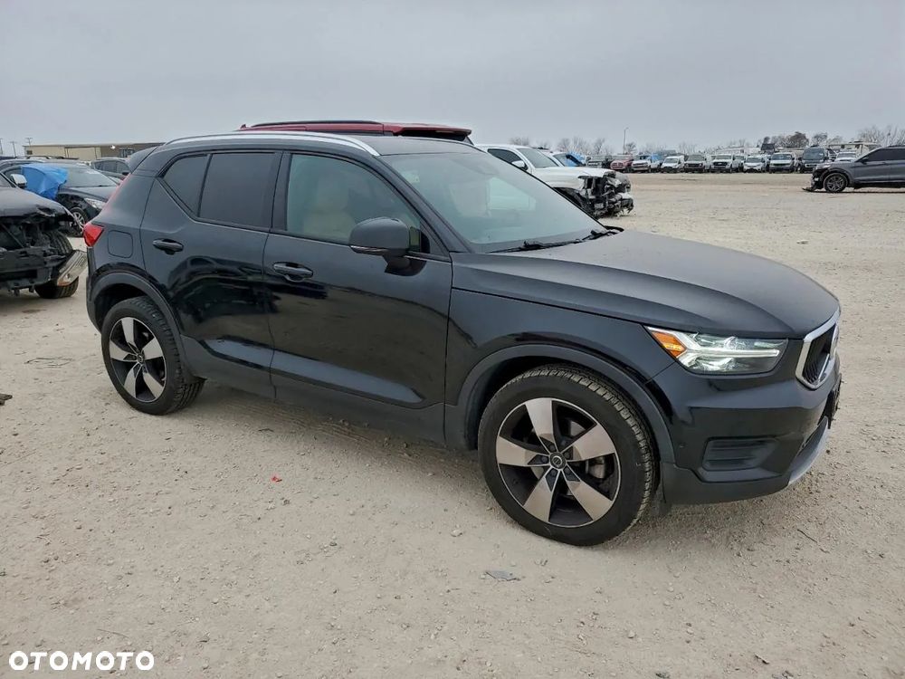 Volvo XC 40 T5 AWD Momentum - 2