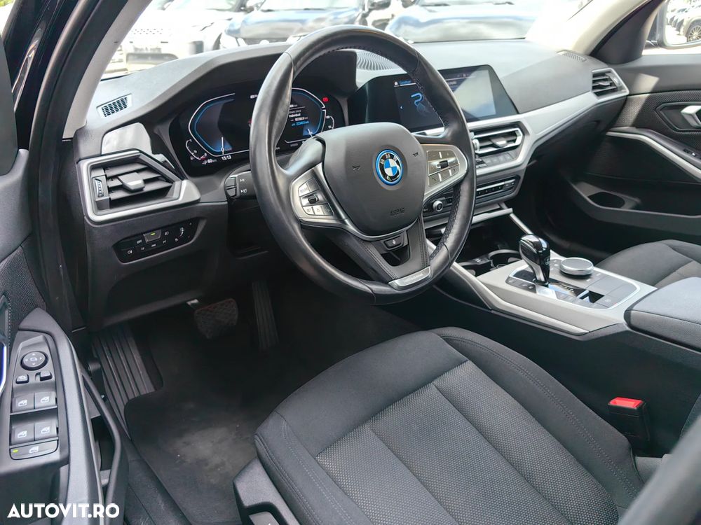 BMW 3 Series 2022 — imagine 15