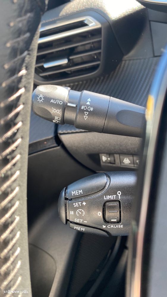 Peugeot e-2008 50 kWh Allure Pack - 32