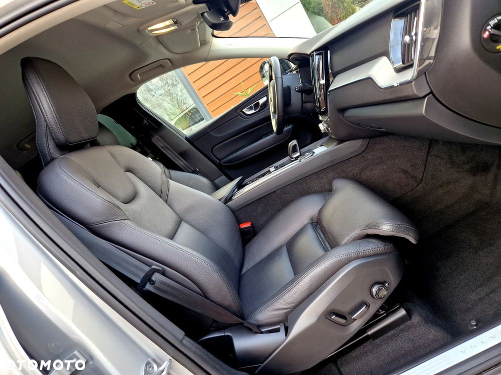 Volvo XC 60 B4 D Plus Dark - 10