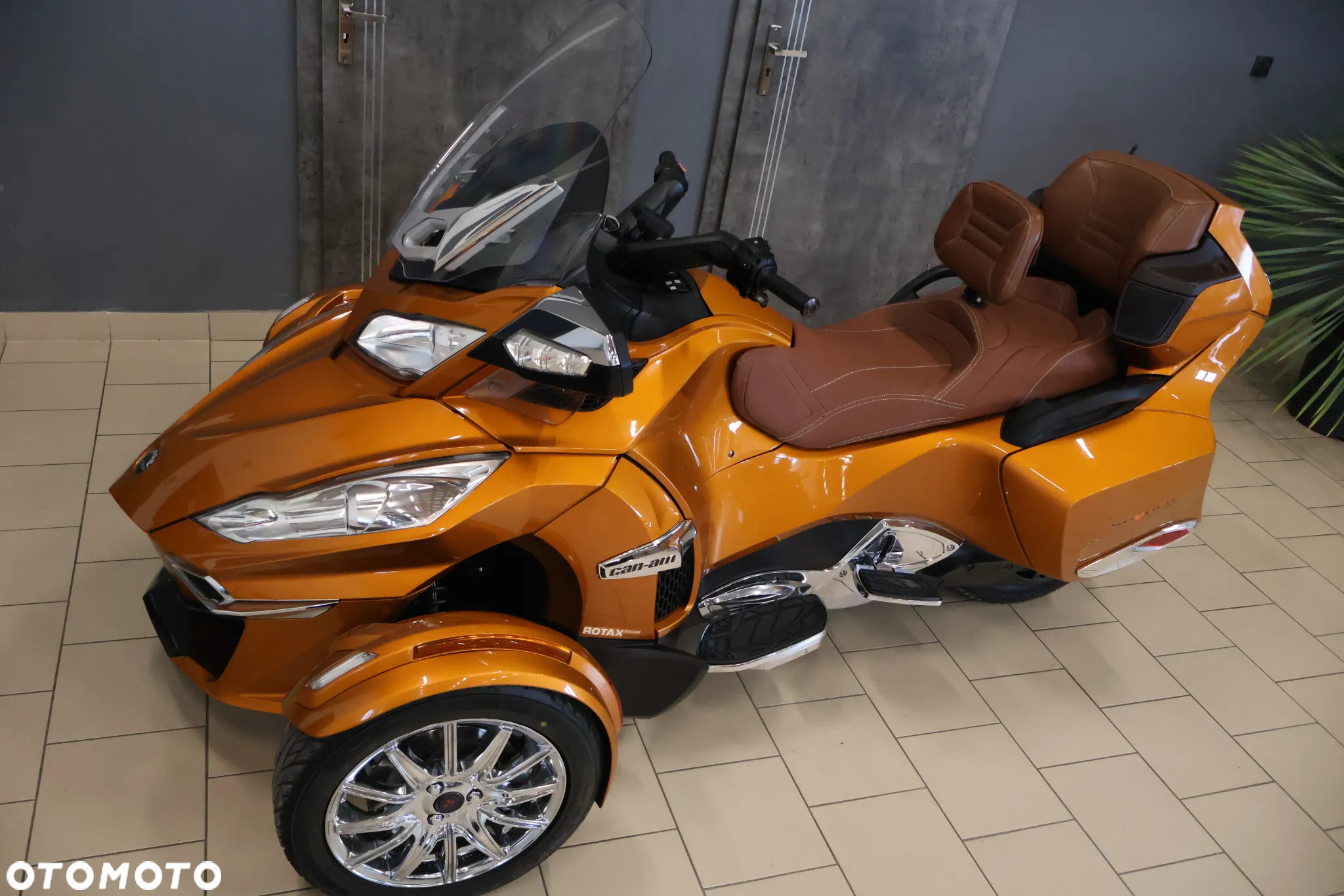 Can-Am Spyder - 24