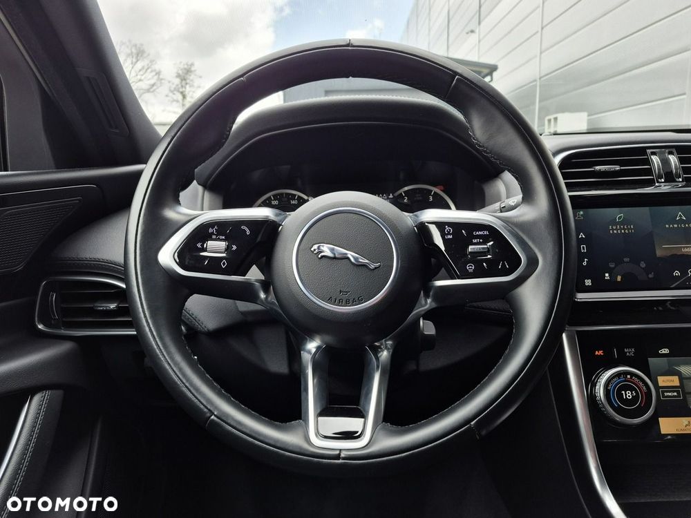 Jaguar XE D200 AWD SE - 25