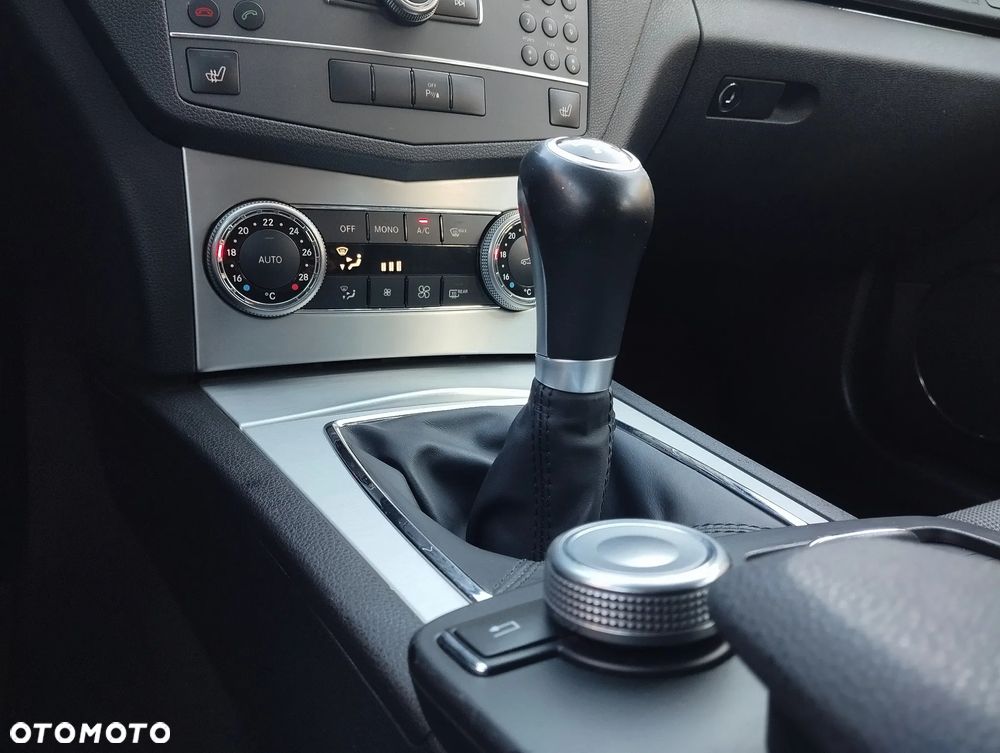 Mercedes-Benz Klasa C 180 T Kompressor BlueEFFICIENCY Avantgarde - 31
