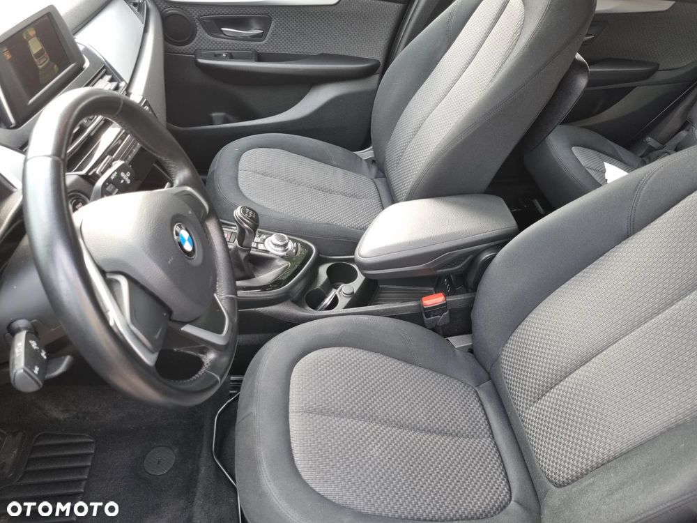 BMW Seria 2 216d Sport Line - 11