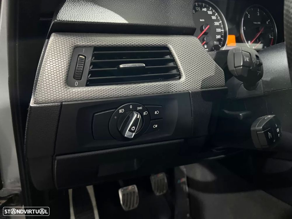 BMW 320 d Coupe Edição M - 25