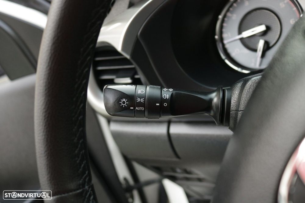 Toyota Hilux 2.4 D-4D 4WD CD CM - 30