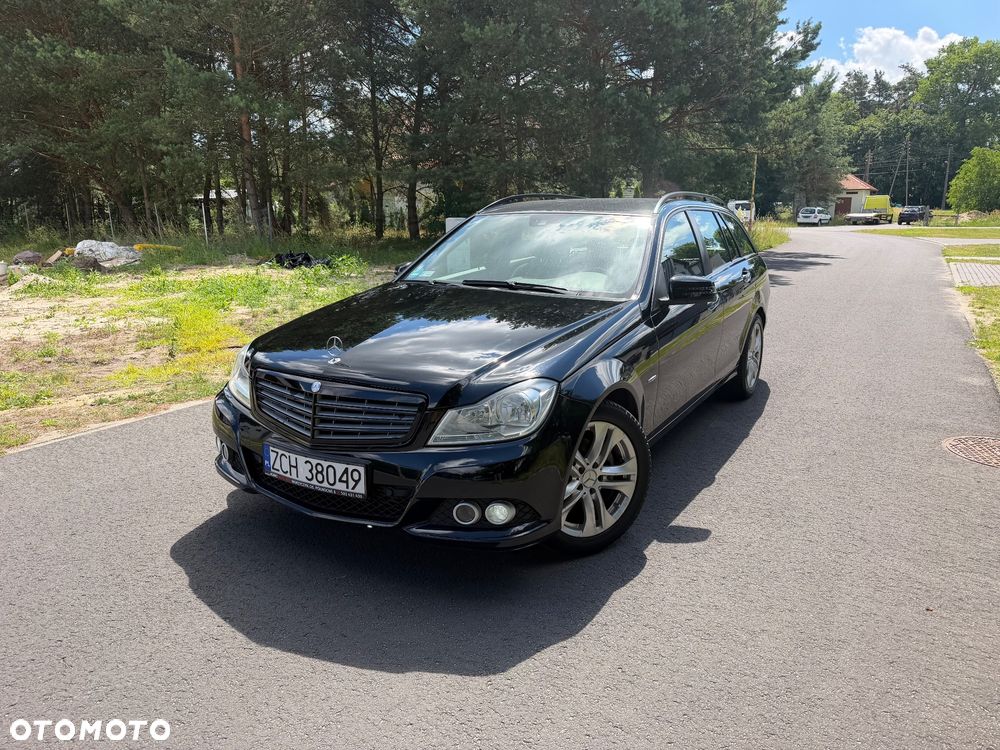 Mercedes-Benz Klasa C 200 CGI BlueEff Elegance - 4