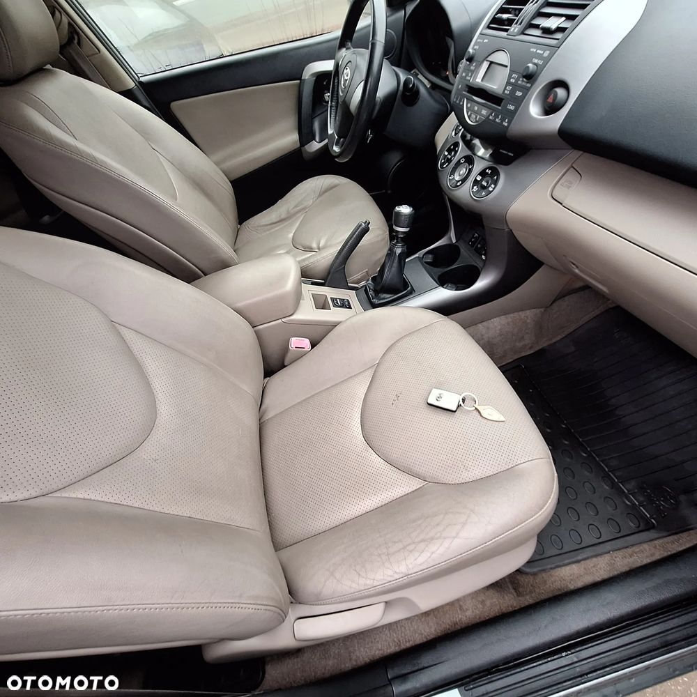 Toyota RAV4 - 14