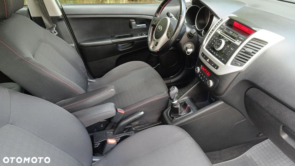 Kia Venga - 10