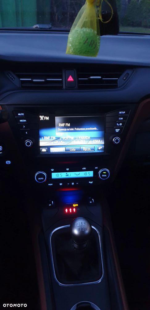 Toyota Avensis 1.8 Prestige - 16