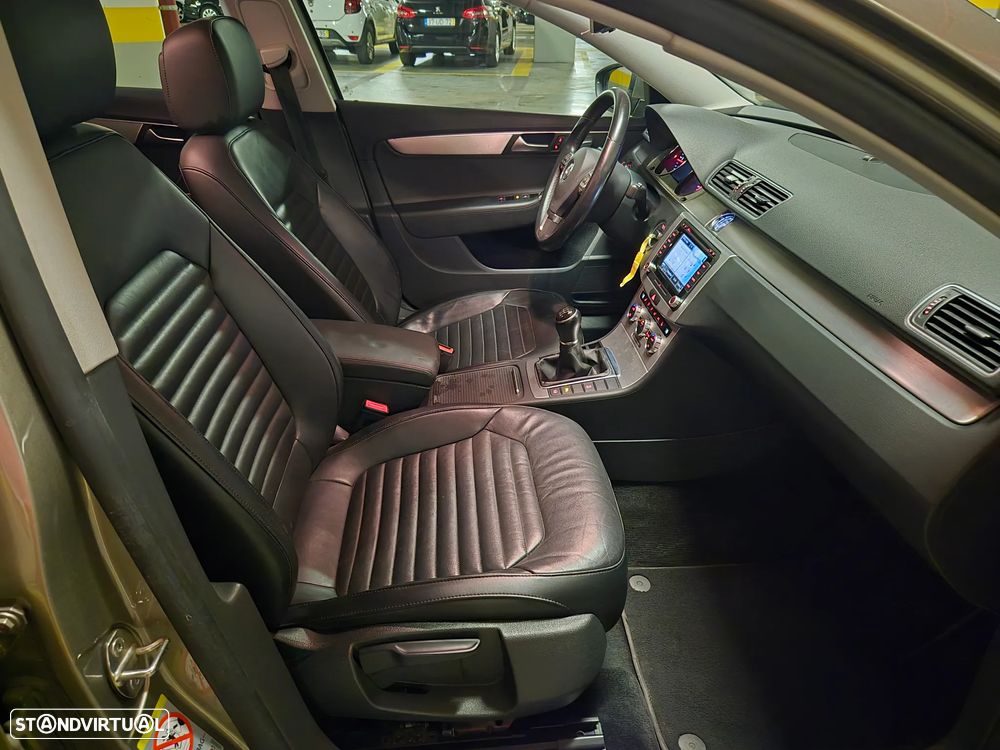 VW Passat 2.0 TDI BlueMotion Highline - 38