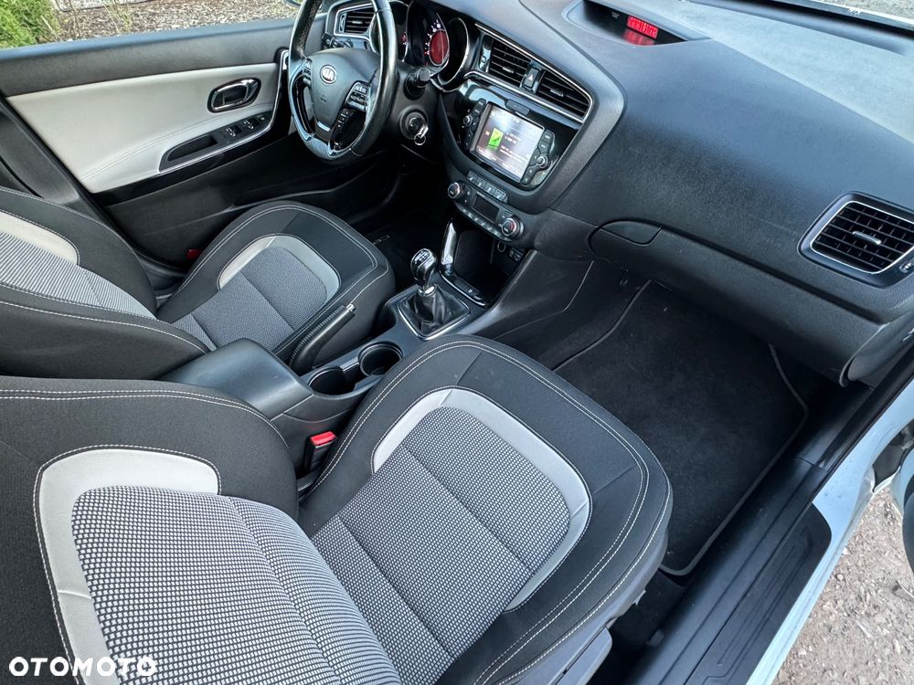Kia Ceed 1.6 CRDi 136 ISG Platinum Edition - 11