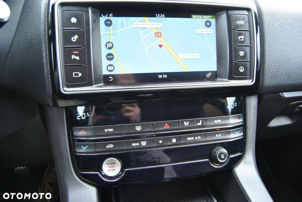 Jaguar F-Pace 20d Prestige - 8