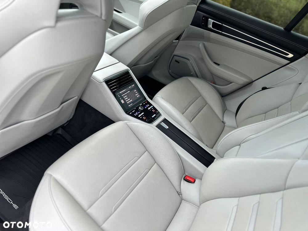 Porsche Panamera GTS GPF - 8