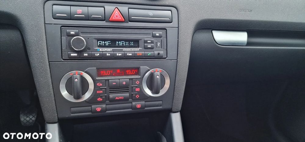 Audi A3 3-drzwiowe 1.6 Ambiente - 22
