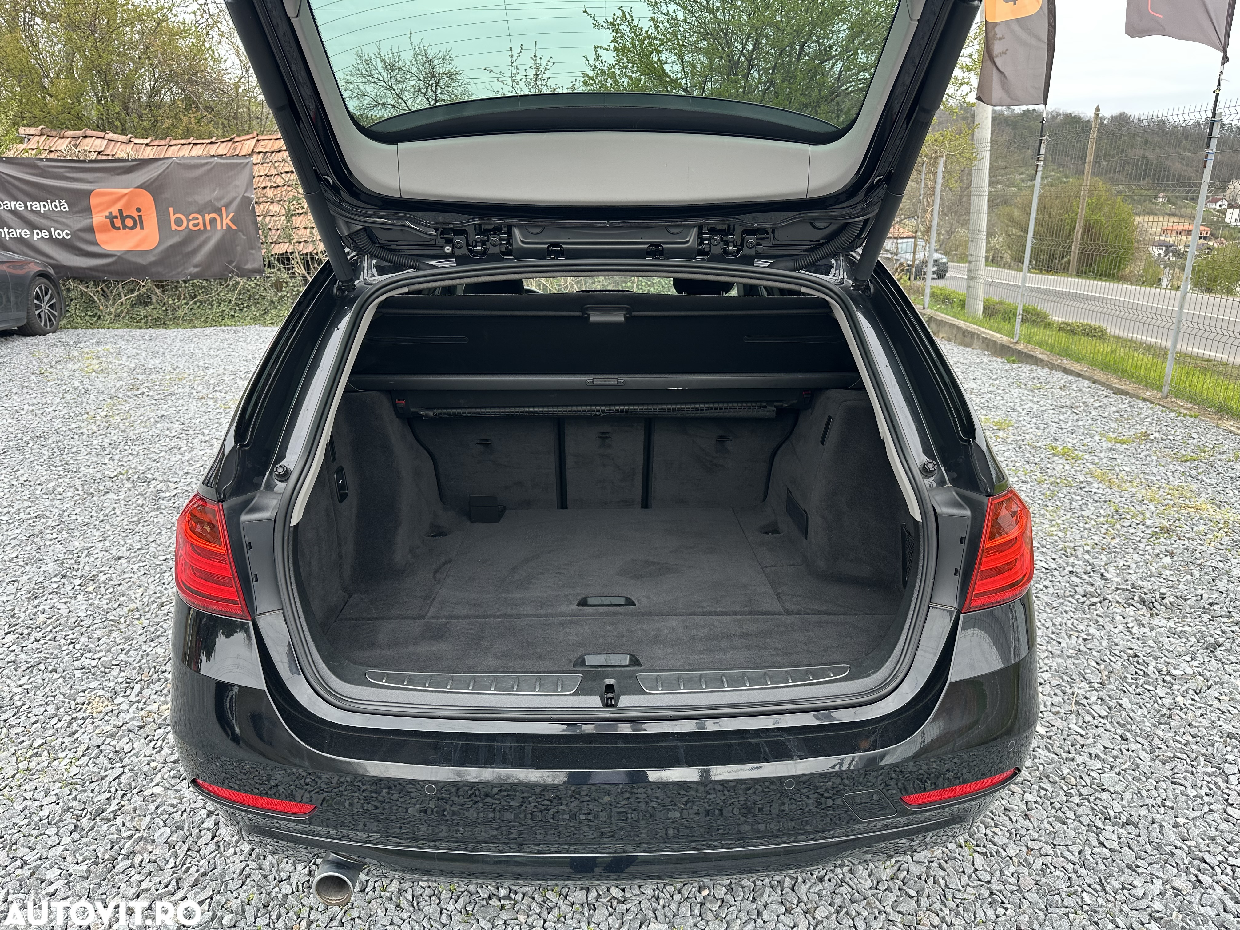 BMW Seria 3 320d DPF Touring Aut. Edition Sport - 10