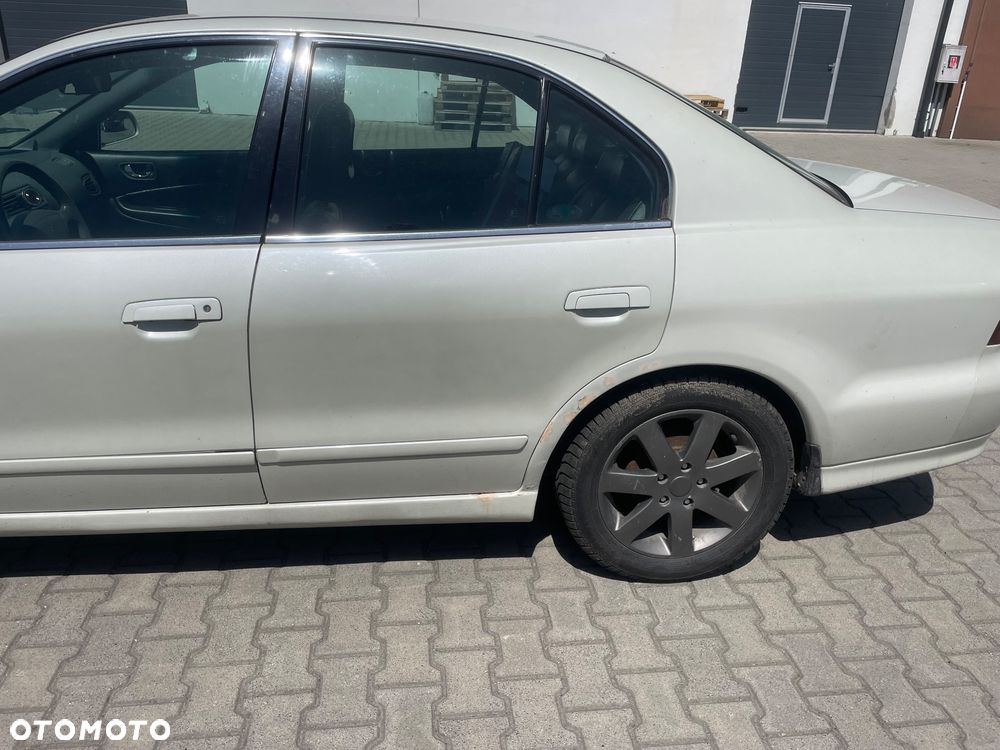 Mitsubishi Galant - 6
