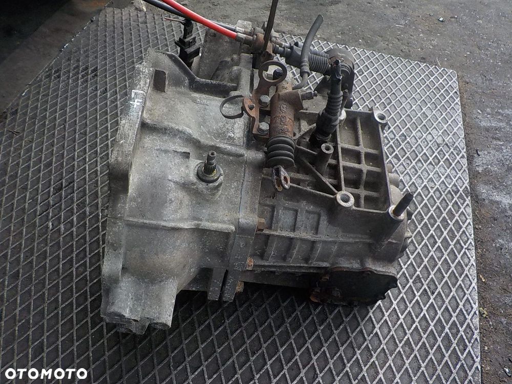 HYUNDAI TRAJET 2.0 16V SKRZYNIA BIEGÓW L4 - 3