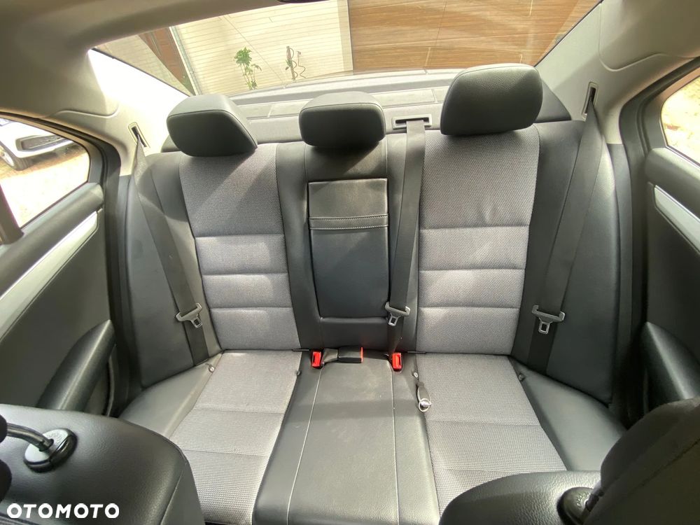 Mercedes-Benz Klasa C 180 CDI DPF (BlueEFFICIENCY) 7G-TRONIC Avantgarde - 6