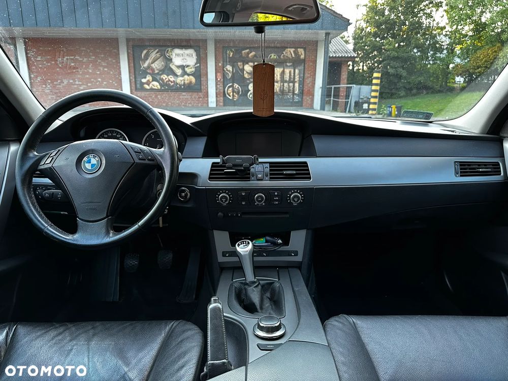 BMW Seria 5 525d - 28