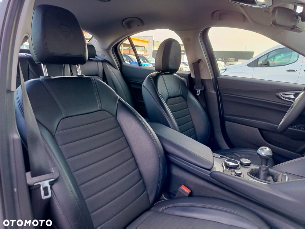 Alfa Romeo Giulia - 17