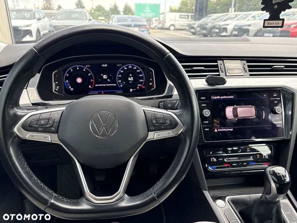Volkswagen Passat - 13