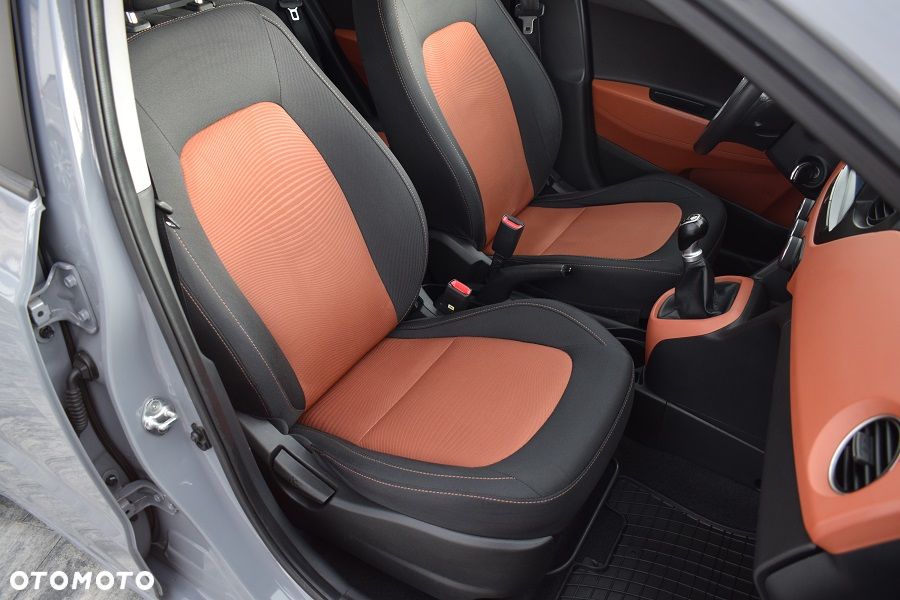 Hyundai i10 1.0 BlueDrive Premium - 12