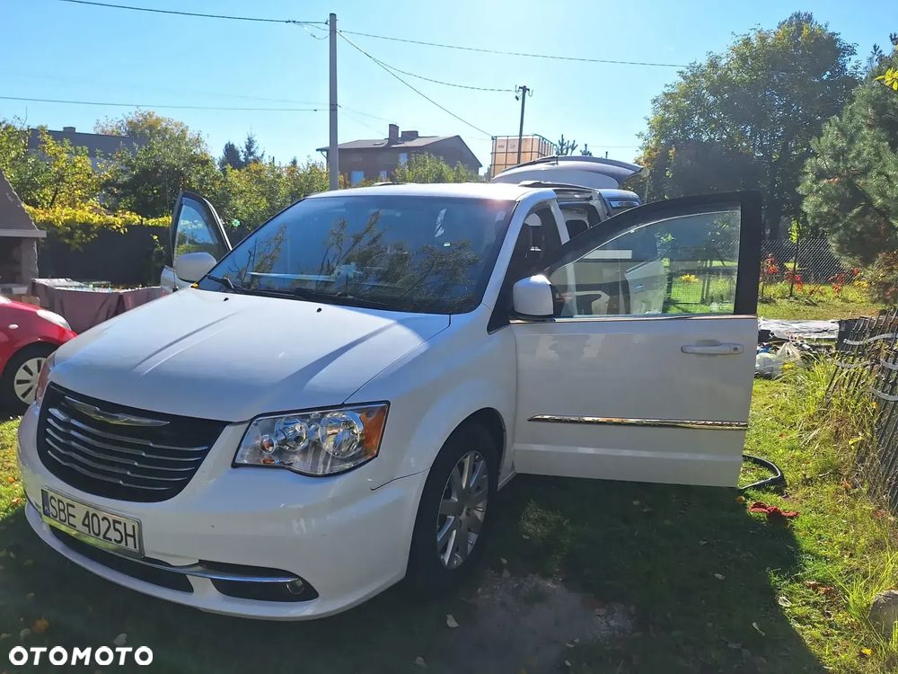 Chrysler Town & Country - 1