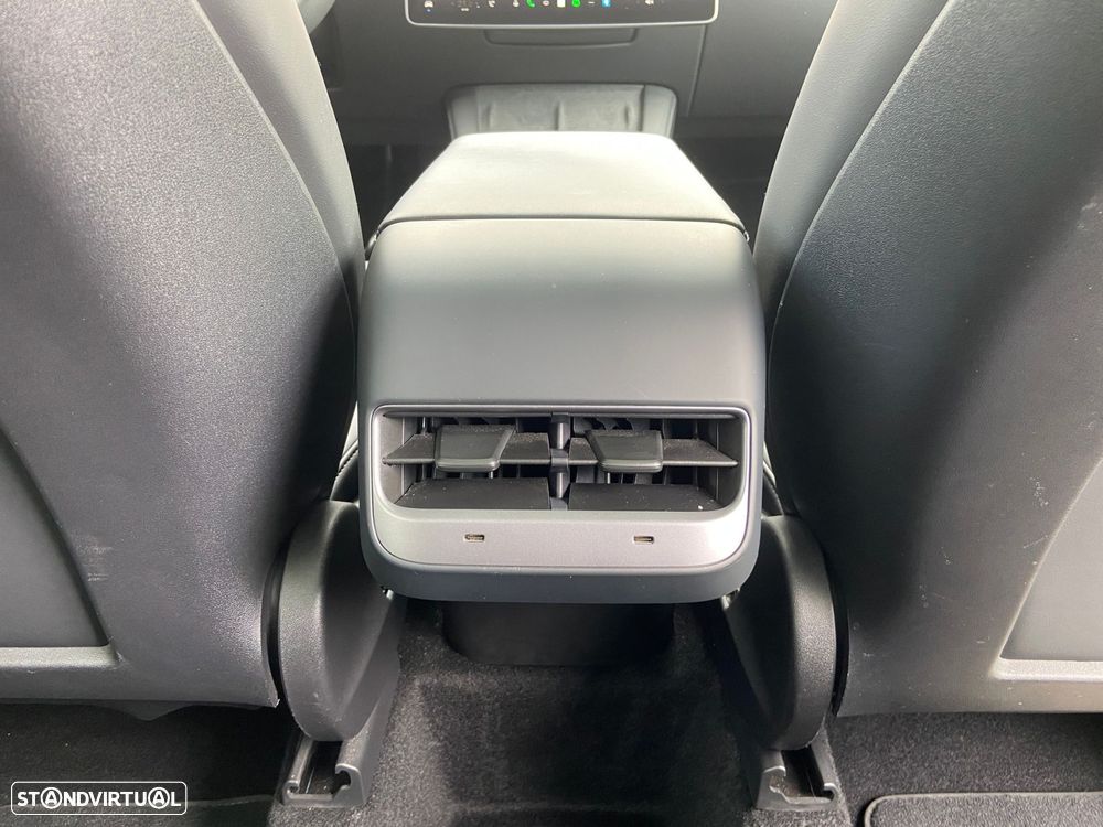 Tesla Model Y Performance Dual Motor AWD - 23