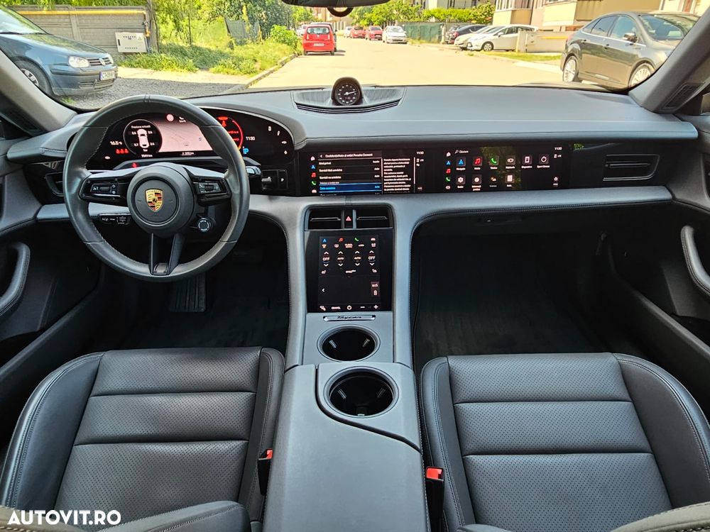 Porsche Taycan 4 - 12