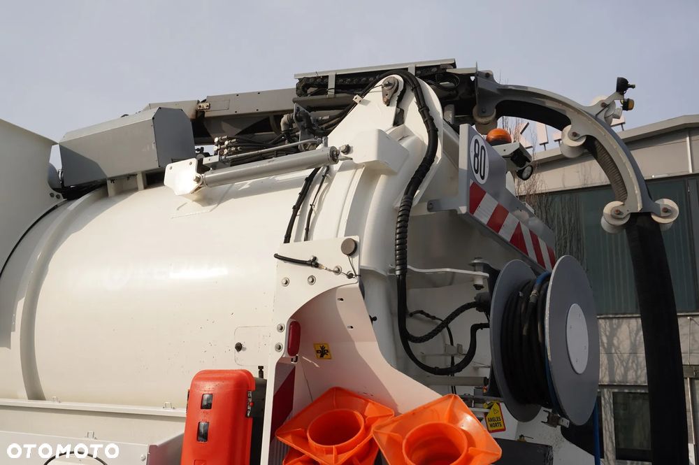 MAN TGM 26.340 / Zabudowa WUKO Rivard 11,8 m3 / 120 tys. km / oś skrętna - 17