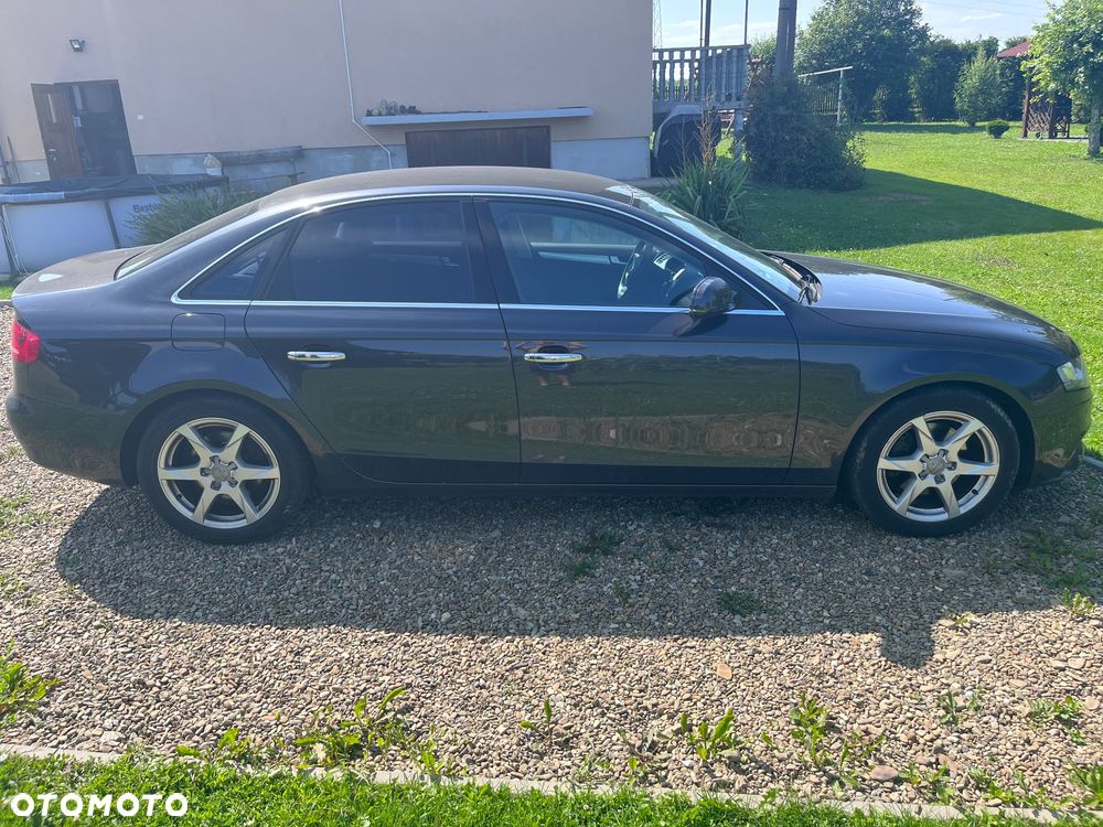 Audi A4 Limousine - 1