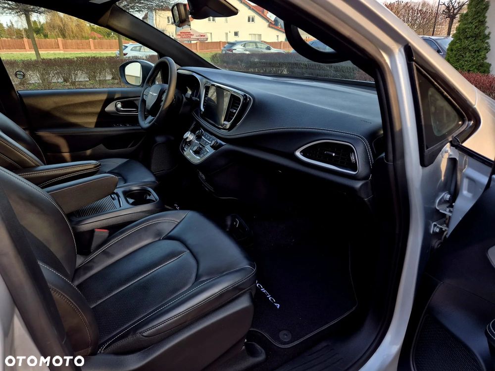 Chrysler Pacifica - 11