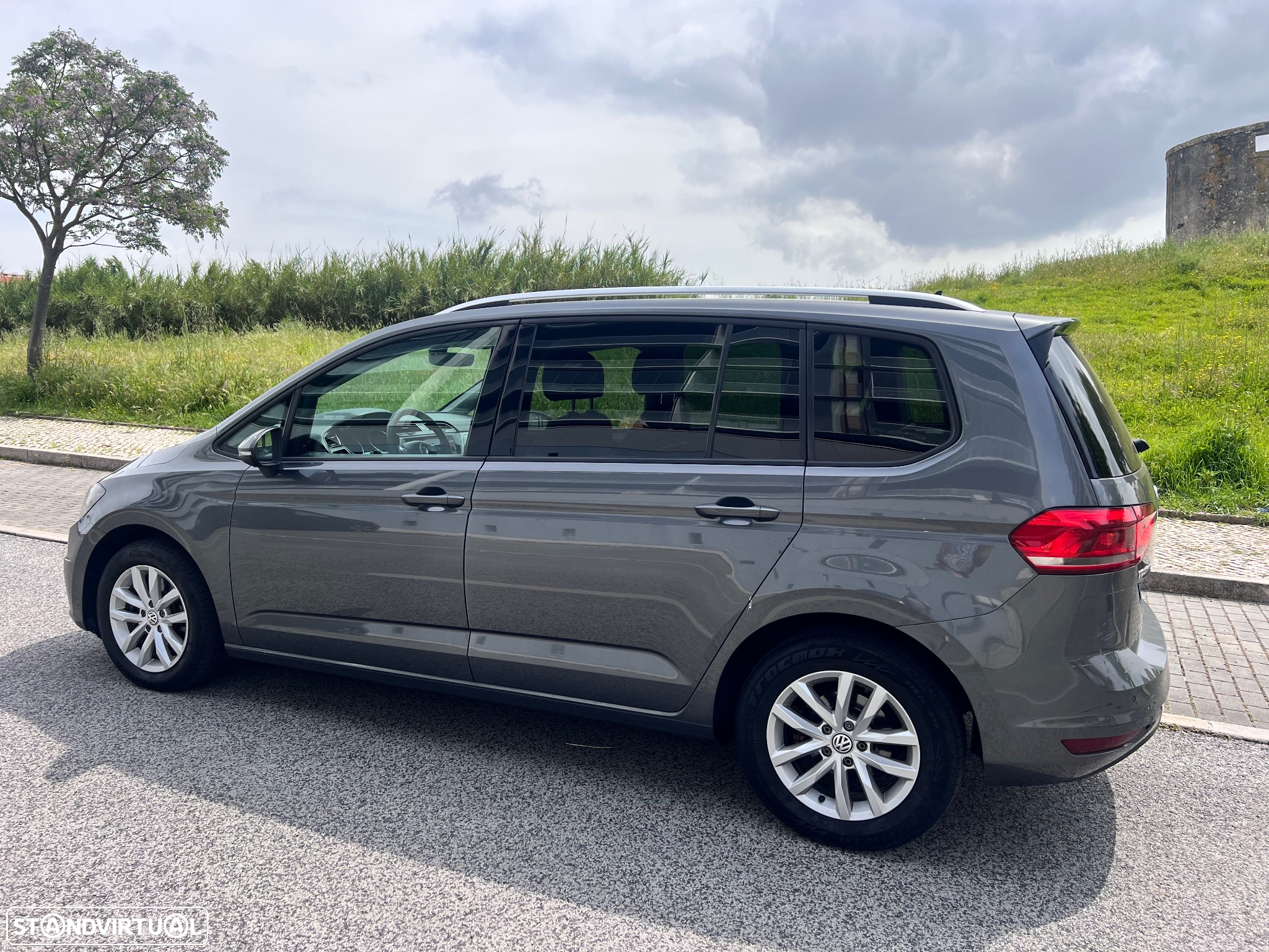 VW Touran 1.6 TDI Highline DSG - 9