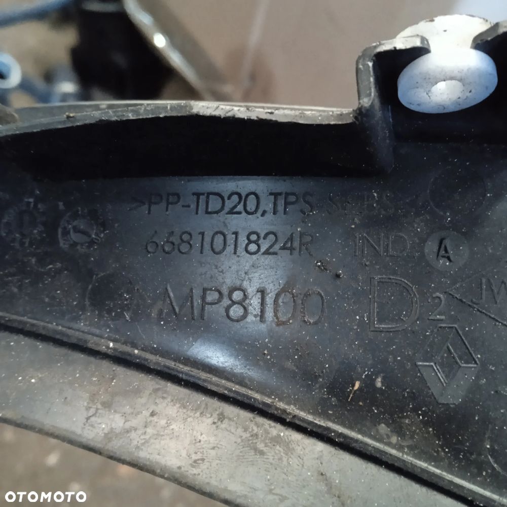 Narożnik podszybia prawy Master 668101824R - 3