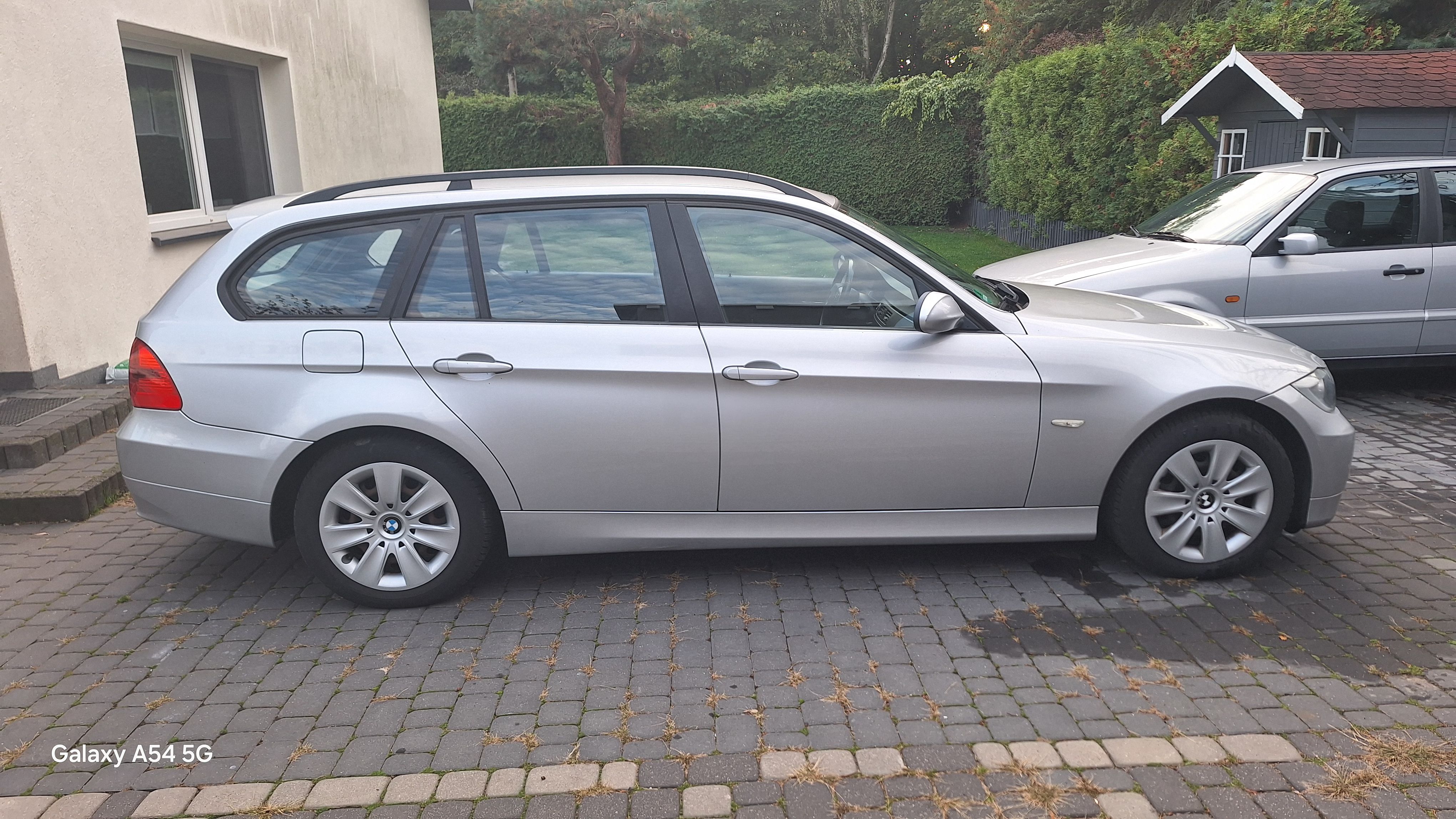 BMW Seria 3 318i Touring - 1