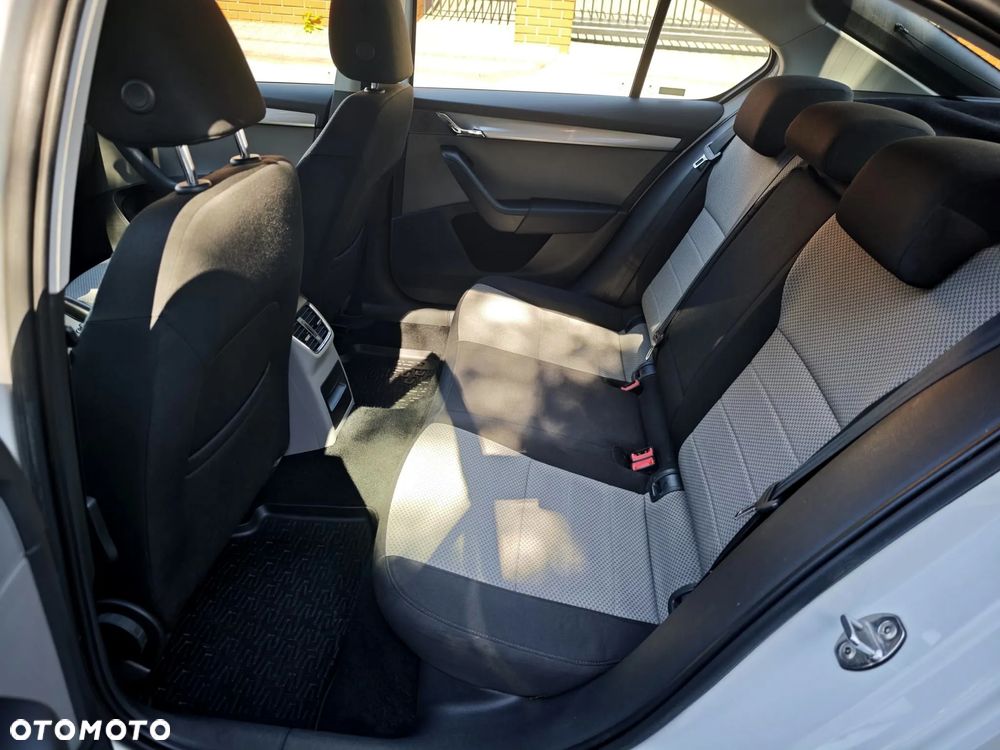 Skoda Octavia 1.4 TSI Ambition - 9