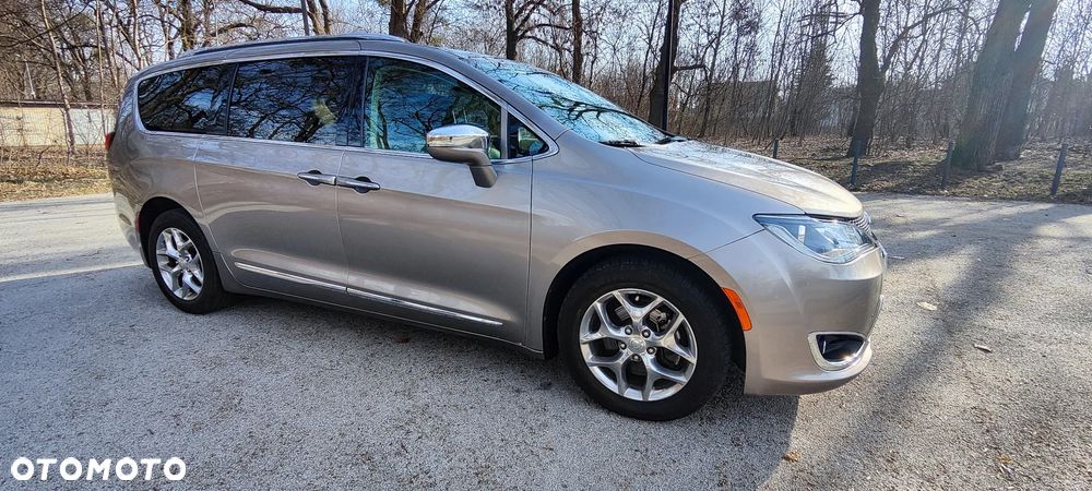 Chrysler Pacifica - 5