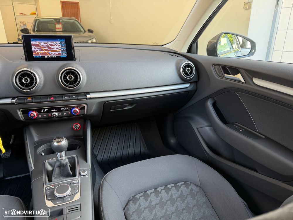 Audi A3 Sportback 1.6 TDI Advance Ultra — fotografia 36